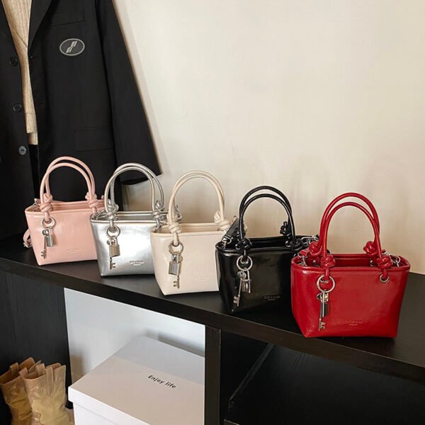 0 (2) Popular Fashion Simple Versatile Ladies Bag Commuting Large Capacity Crossbody Handbag Shoulder Bag Bucket Bag