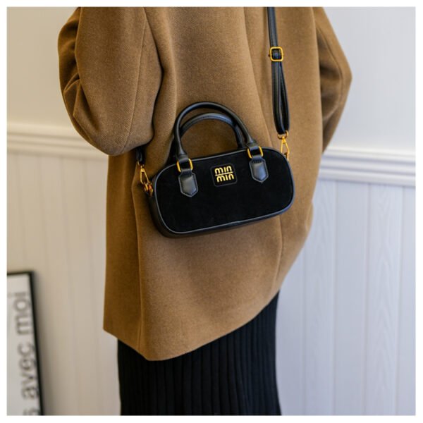 02 (11) Retro Boston Portable Pillow Bag Women 2025 Autumn And Winter New All-Match Shoulder Messenger Bag