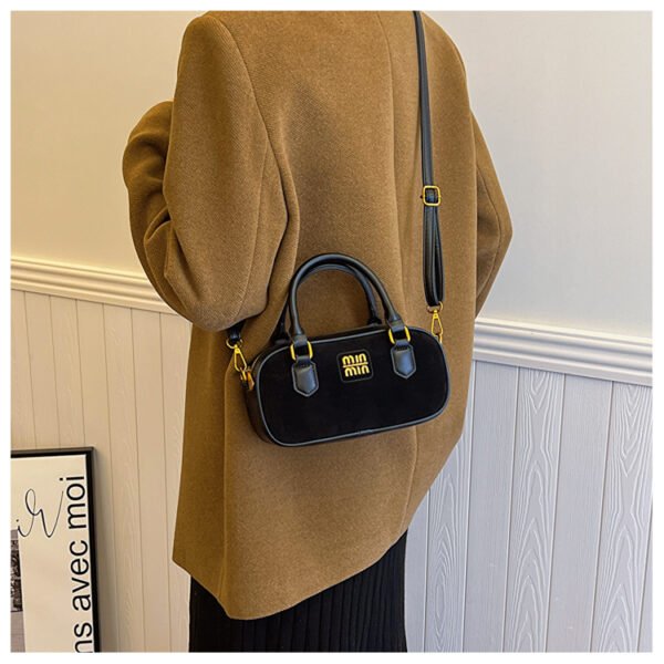 02 (65) Retro Boston Portable Pillow Bag Women 2025 Autumn And Winter New All-Match Shoulder Messenger Bag