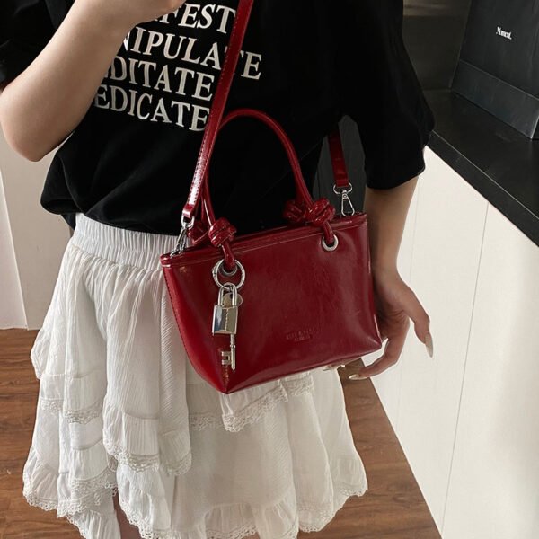 1 (21) Popular Fashion Simple Versatile Ladies Bag Commuting Large Capacity Crossbody Handbag Shoulder Bag Bucket Bag