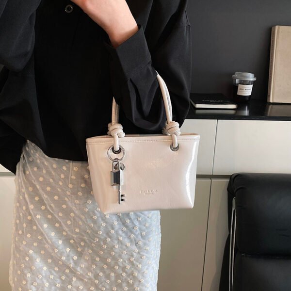 1 (28) Popular Fashion Simple Versatile Ladies Bag Commuting Large Capacity Crossbody Handbag Shoulder Bag Bucket Bag