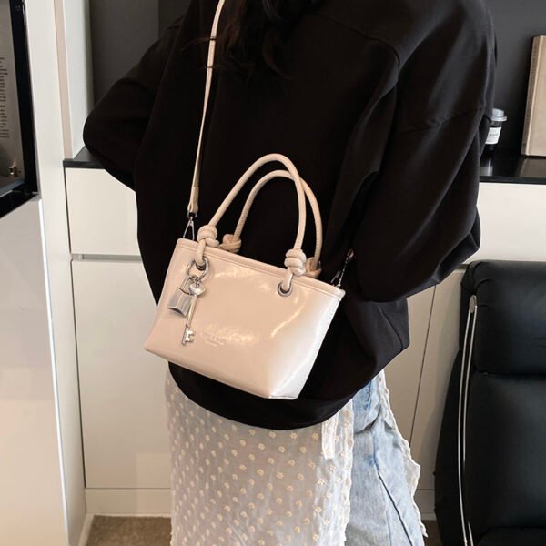 1 (34) Popular Fashion Simple Versatile Ladies Bag Commuting Large Capacity Crossbody Handbag Shoulder Bag Bucket Bag