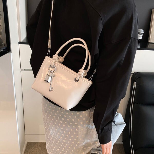 1 (35) Popular Fashion Simple Versatile Ladies Bag Commuting Large Capacity Crossbody Handbag Shoulder Bag Bucket Bag