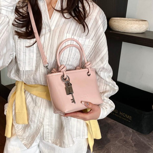 1 (47) Popular Fashion Simple Versatile Ladies Bag Commuting Large Capacity Crossbody Handbag Shoulder Bag Bucket Bag