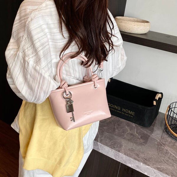 1 (48) Popular Fashion Simple Versatile Ladies Bag Commuting Large Capacity Crossbody Handbag Shoulder Bag Bucket Bag
