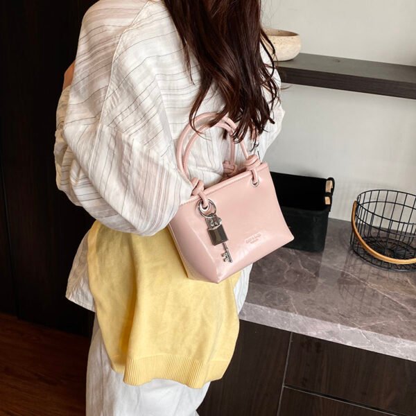 1 (49) Popular Fashion Simple Versatile Ladies Bag Commuting Large Capacity Crossbody Handbag Shoulder Bag Bucket Bag