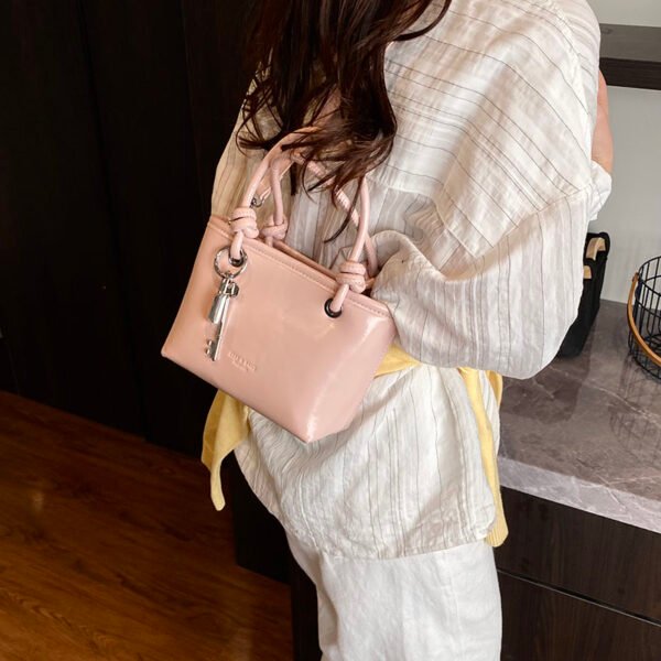 1 (51) Popular Fashion Simple Versatile Ladies Bag Commuting Large Capacity Crossbody Handbag Shoulder Bag Bucket Bag