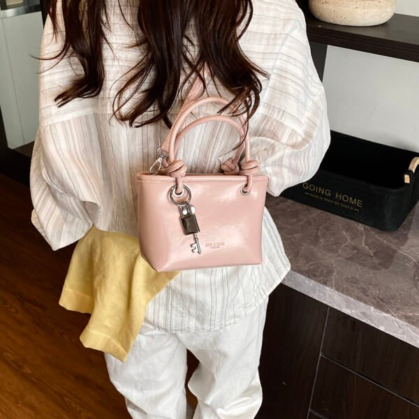 1 (53) Popular Fashion Simple Versatile Ladies Bag Commuting Large Capacity Crossbody Handbag Shoulder Bag Bucket Bag