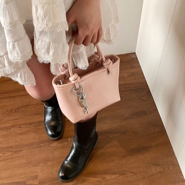 1 (54) Popular Fashion Simple Versatile Ladies Bag Commuting Large Capacity Crossbody Handbag Shoulder Bag Bucket Bag