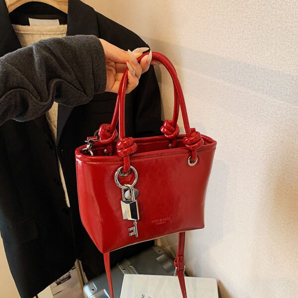 Processed with VSCO with s2 preset Popular Fashion Simple Versatile Ladies Bag Commuting Large Capacity Crossbody Handbag Shoulder Bag Bucket Bag