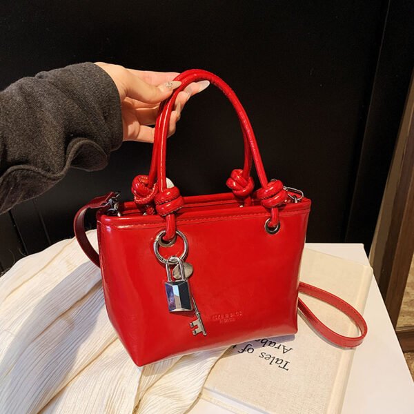 Processed with VSCO with s2 preset Popular Fashion Simple Versatile Ladies Bag Commuting Large Capacity Crossbody Handbag Shoulder Bag Bucket Bag