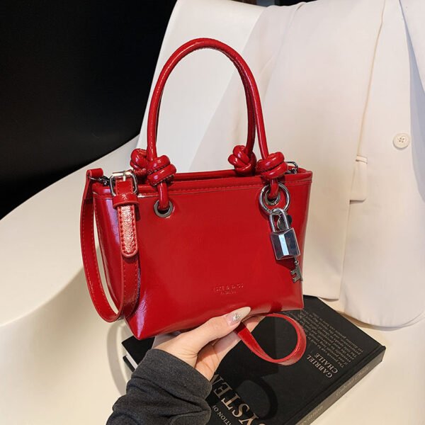 Processed with VSCO with s2 preset Popular Fashion Simple Versatile Ladies Bag Commuting Large Capacity Crossbody Handbag Shoulder Bag Bucket Bag