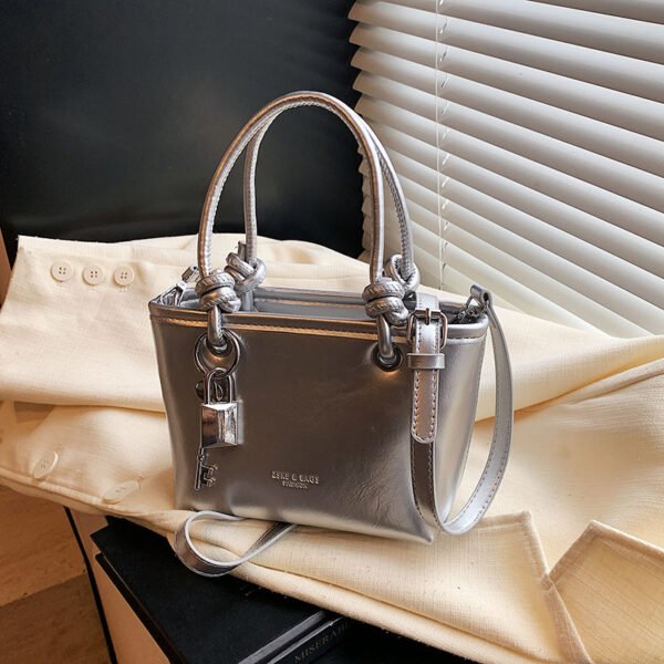 Processed with VSCO with s2 preset Popular Fashion Simple Versatile Ladies Bag Commuting Large Capacity Crossbody Handbag Shoulder Bag Bucket Bag