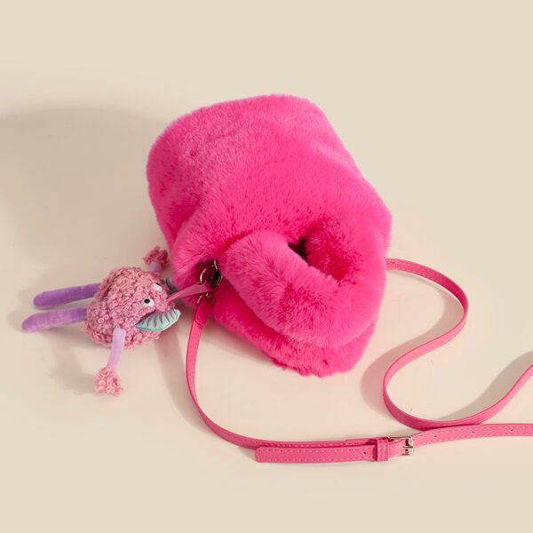BE9A7109 High-Grade Plush Bag For Women, Versatile New Style Women's Bag, Fashionable Plush Bucket Bag, Cute Hand-Held Messenger Plush Bag