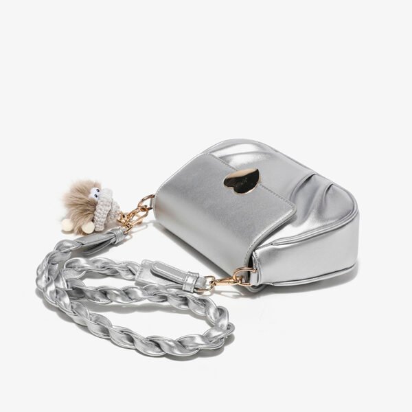 BE9A9358 Niche Design Soft Leather Peach Heart Buckle Bag