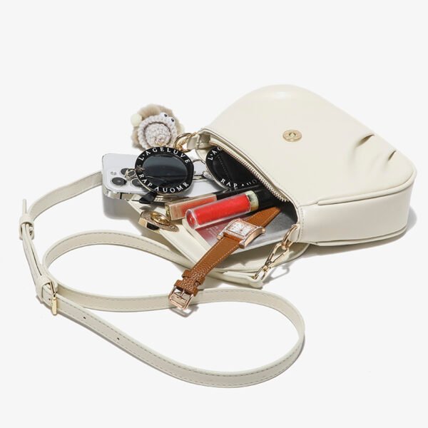 BE9A9384 Niche Design Soft Leather Peach Heart Buckle Bag