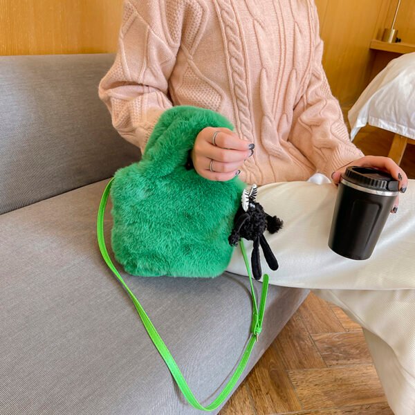 IMG_0558 High-Grade Plush Bag For Women, Versatile New Style Women's Bag, Fashionable Plush Bucket Bag, Cute Hand-Held Messenger Plush Bag