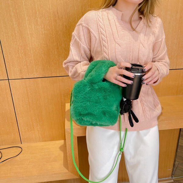 IMG_0561 High-Grade Plush Bag For Women, Versatile New Style Women's Bag, Fashionable Plush Bucket Bag, Cute Hand-Held Messenger Plush Bag