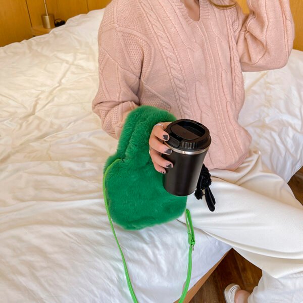 IMG_0562 High-Grade Plush Bag For Women, Versatile New Style Women's Bag, Fashionable Plush Bucket Bag, Cute Hand-Held Messenger Plush Bag