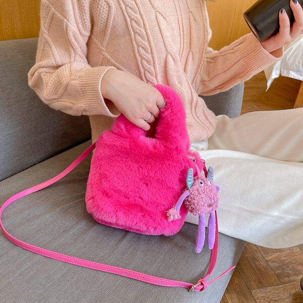 IMG_0565 High-Grade Plush Bag For Women, Versatile New Style Women's Bag, Fashionable Plush Bucket Bag, Cute Hand-Held Messenger Plush Bag