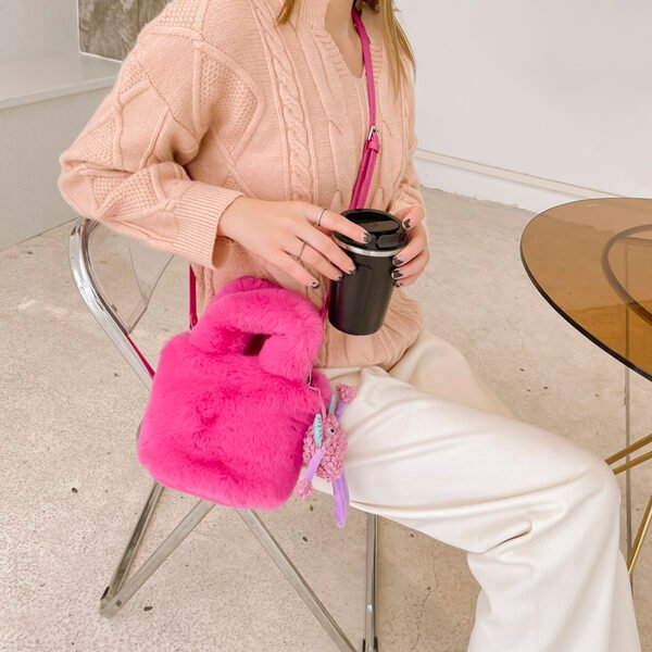 IMG_0586 High-Grade Plush Bag For Women, Versatile New Style Women's Bag, Fashionable Plush Bucket Bag, Cute Hand-Held Messenger Plush Bag