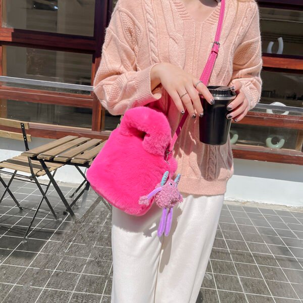IMG_0590 High-Grade Plush Bag For Women, Versatile New Style Women's Bag, Fashionable Plush Bucket Bag, Cute Hand-Held Messenger Plush Bag