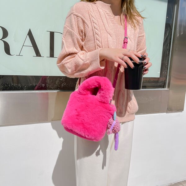 IMG_0596 High-Grade Plush Bag For Women, Versatile New Style Women's Bag, Fashionable Plush Bucket Bag, Cute Hand-Held Messenger Plush Bag