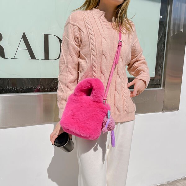 IMG_0598 High-Grade Plush Bag For Women, Versatile New Style Women's Bag, Fashionable Plush Bucket Bag, Cute Hand-Held Messenger Plush Bag