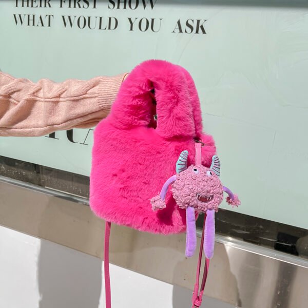 IMG_0602 High-Grade Plush Bag For Women, Versatile New Style Women's Bag, Fashionable Plush Bucket Bag, Cute Hand-Held Messenger Plush Bag