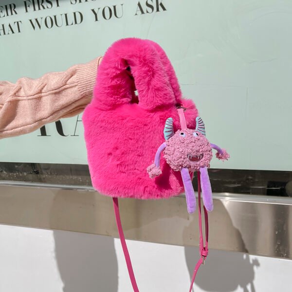 IMG_0604 High-Grade Plush Bag For Women, Versatile New Style Women's Bag, Fashionable Plush Bucket Bag, Cute Hand-Held Messenger Plush Bag
