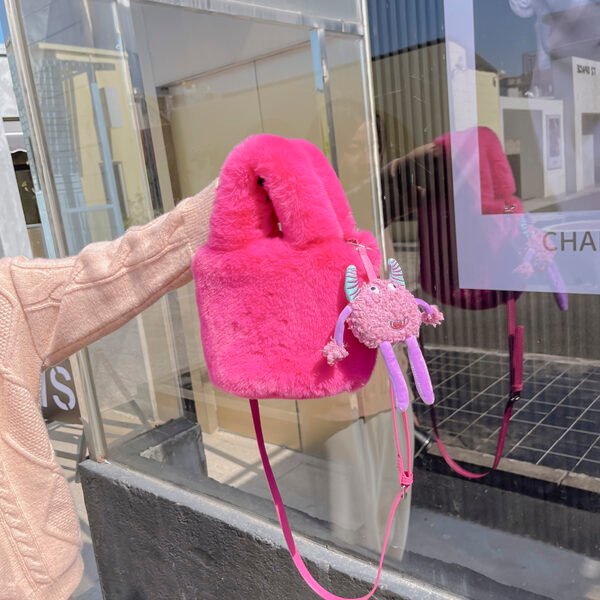 IMG_0606 High-Grade Plush Bag For Women, Versatile New Style Women's Bag, Fashionable Plush Bucket Bag, Cute Hand-Held Messenger Plush Bag