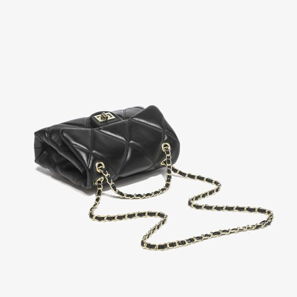 Small Chanel Style Diamond Chain Bag One Shoulder Crossbody Fashionable Sheepskin Texture Simple Women's Bag
