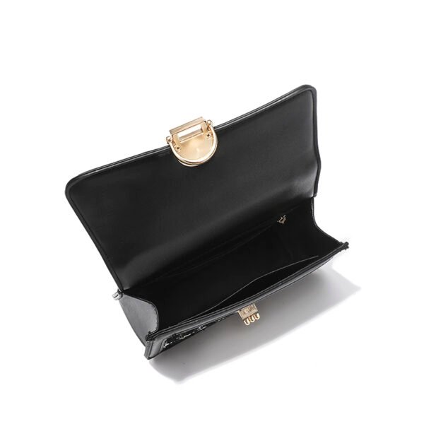 Versatile commuter bag for women, new style of the season, fashionable small Chanel style diamond chain bag, niche crossbody small square bag