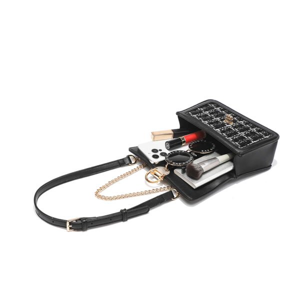 Versatile commuter bag for women, new style of the season, fashionable small Chanel style diamond chain bag, niche crossbody small square bag