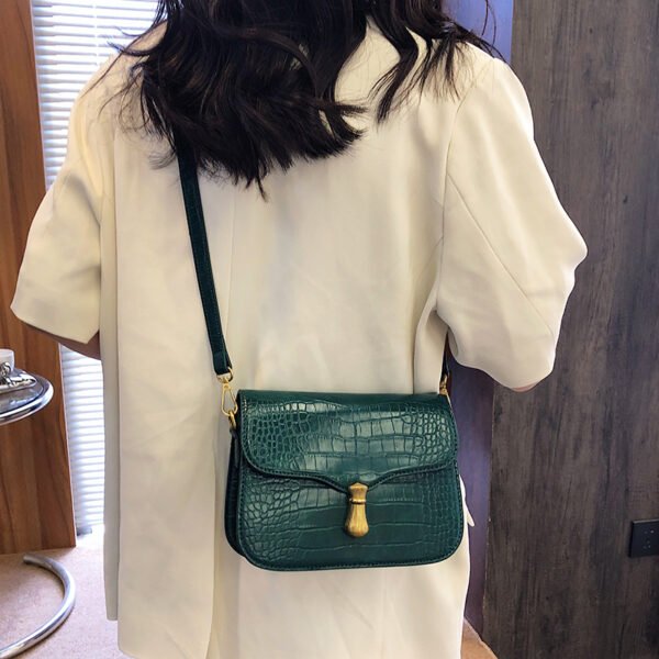 White Chain Underarm Shoulder Bag Women's High-End Commuter Messenger Baguette Bag