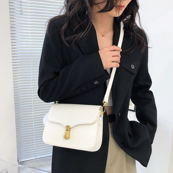 White Chain Underarm Shoulder Bag Women's High-End Commuter Messenger Baguette Bag