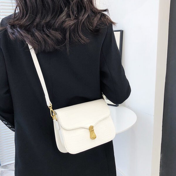 White Chain Underarm Shoulder Bag Women's High-End Commuter Messenger Baguette Bag