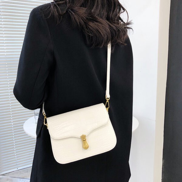 White Chain Underarm Shoulder Bag Women's High-End Commuter Messenger Baguette Bag