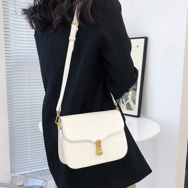 White Chain Underarm Shoulder Bag Women's High-End Commuter Messenger Baguette Bag