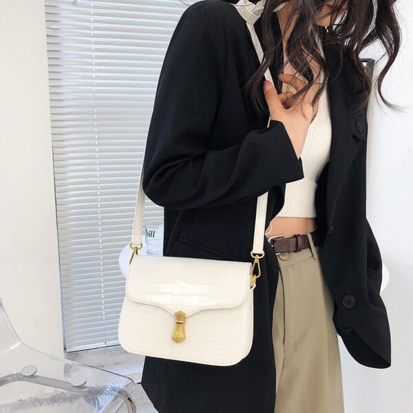 White Chain Underarm Shoulder Bag Women's High-End Commuter Messenger Baguette Bag