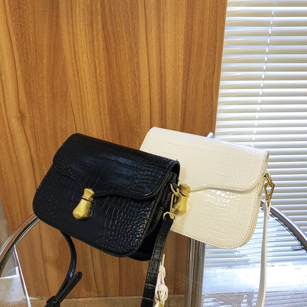White Chain Underarm Shoulder Bag Women's High-End Commuter Messenger Baguette Bag