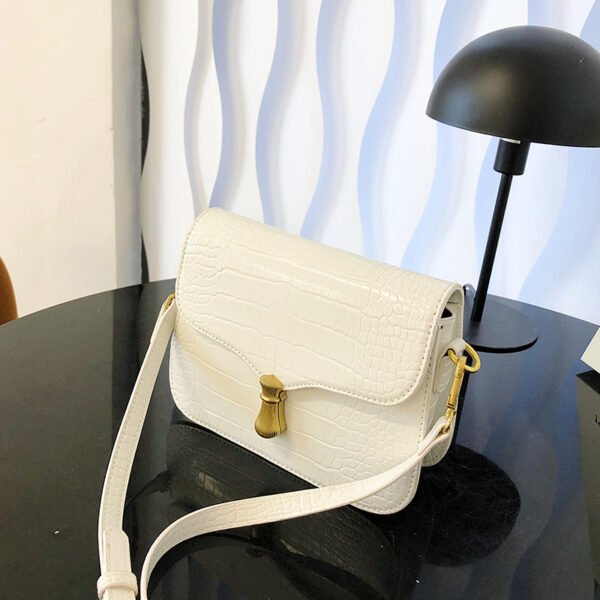 White Chain Underarm Shoulder Bag Women's High-End Commuter Messenger Baguette Bag