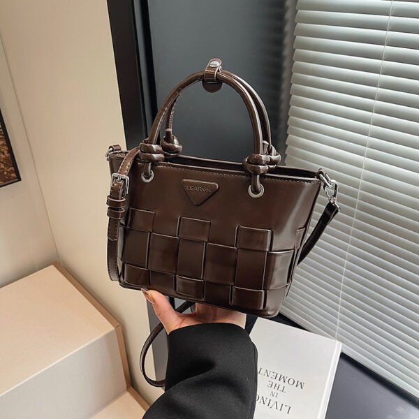 Processed with VSCO with s2 preset Autumn/Winter Retro Hand-Held Bucket Bag High-End Women's Bag Ins Design Woven Vegetable Basket Messenger Bag Fashion Bag
