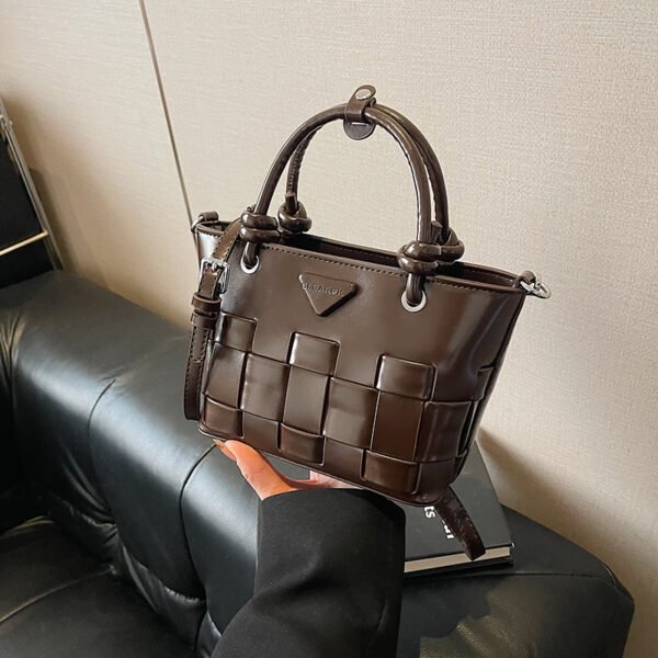 Processed with VSCO with s2 preset Autumn/Winter Retro Hand-Held Bucket Bag High-End Women's Bag Ins Design Woven Vegetable Basket Messenger Bag Fashion Bag