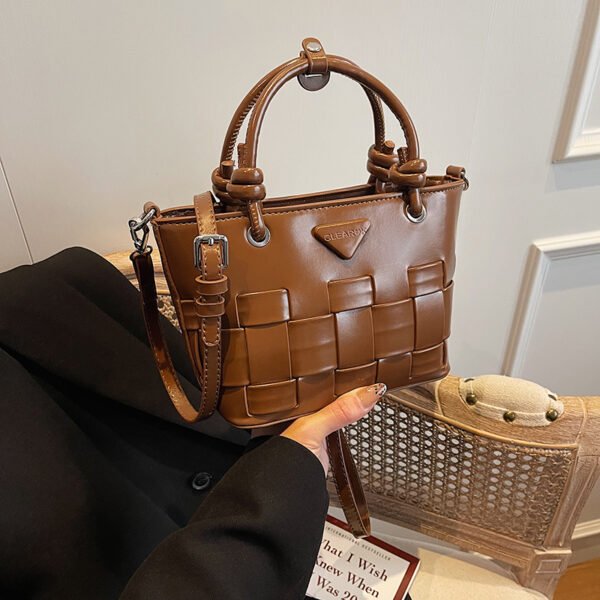 Processed with VSCO with s2 preset Autumn/Winter Retro Hand-Held Bucket Bag High-End Women's Bag Ins Design Woven Vegetable Basket Messenger Bag Fashion Bag