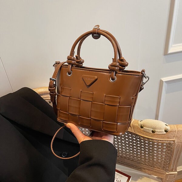 Processed with VSCO with s2 preset Autumn/Winter Retro Hand-Held Bucket Bag High-End Women's Bag Ins Design Woven Vegetable Basket Messenger Bag Fashion Bag