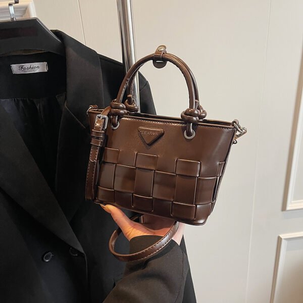 Processed with VSCO with s2 preset Autumn/Winter Retro Hand-Held Bucket Bag High-End Women's Bag Ins Design Woven Vegetable Basket Messenger Bag Fashion Bag