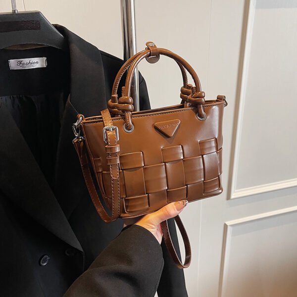 Processed with VSCO with s2 preset Autumn/Winter Retro Hand-Held Bucket Bag High-End Women's Bag Ins Design Woven Vegetable Basket Messenger Bag Fashion Bag