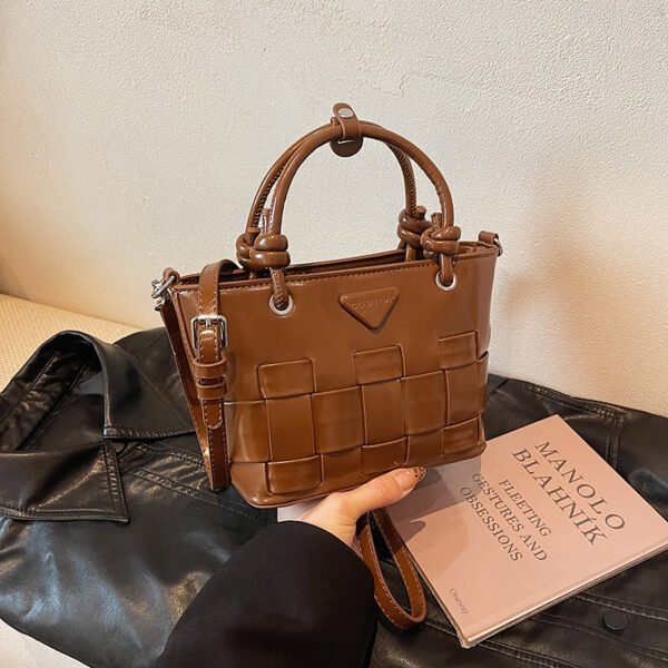 Processed with VSCO with s2 preset Autumn/Winter Retro Hand-Held Bucket Bag High-End Women's Bag Ins Design Woven Vegetable Basket Messenger Bag Fashion Bag