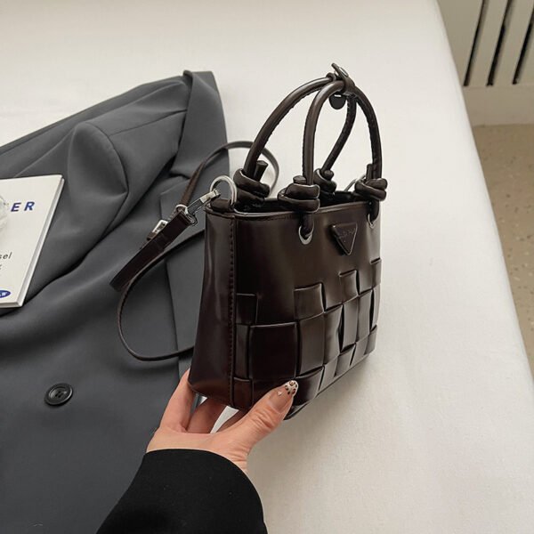 Processed with VSCO with s2 preset Autumn/Winter Retro Hand-Held Bucket Bag High-End Women's Bag Ins Design Woven Vegetable Basket Messenger Bag Fashion Bag